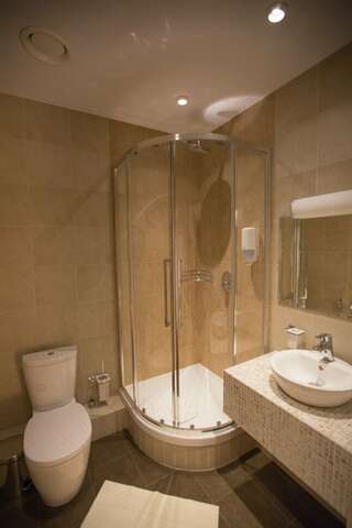 Отель Бонджорно Кстово Двухместный номер с 1 кроватью или 2 отдельными кроватями и балконом-3